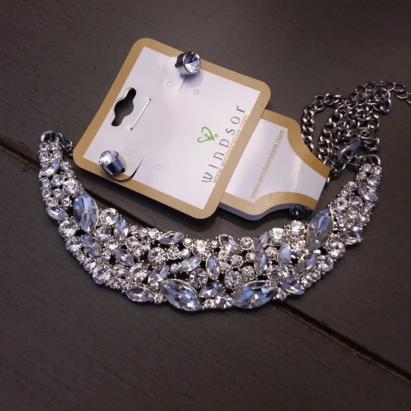 Earring and necklace set - Picture 1 of 3